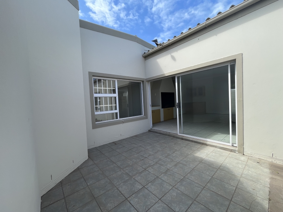 4 Bedroom Property for Sale in Middedorp Western Cape